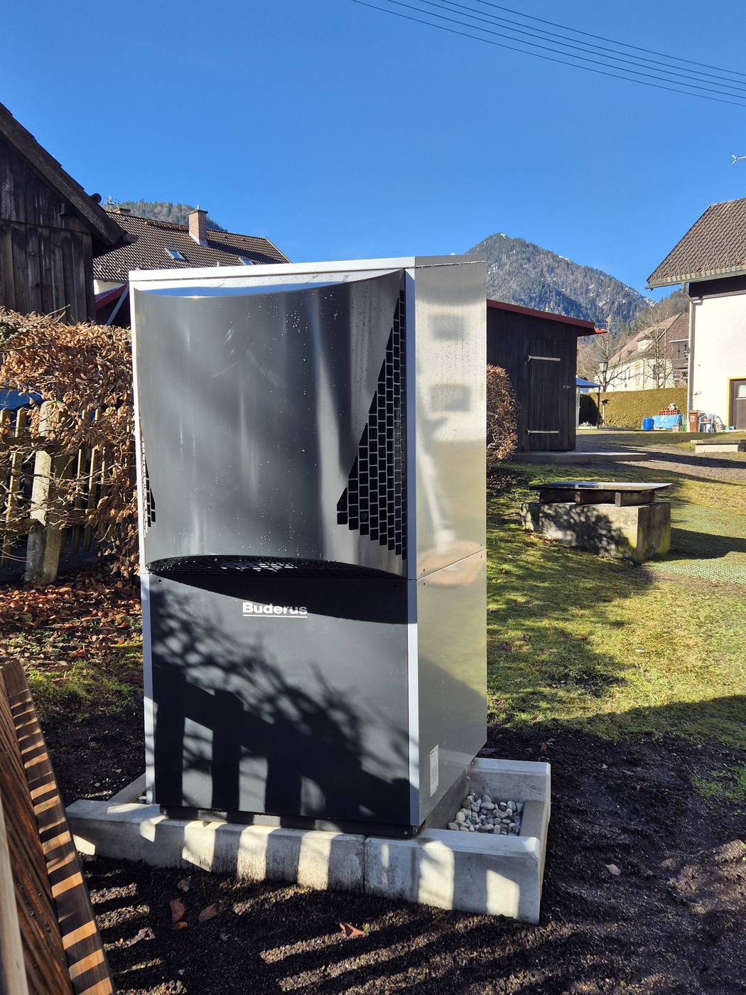 Buderus Wärmepumpe im Außenbereich